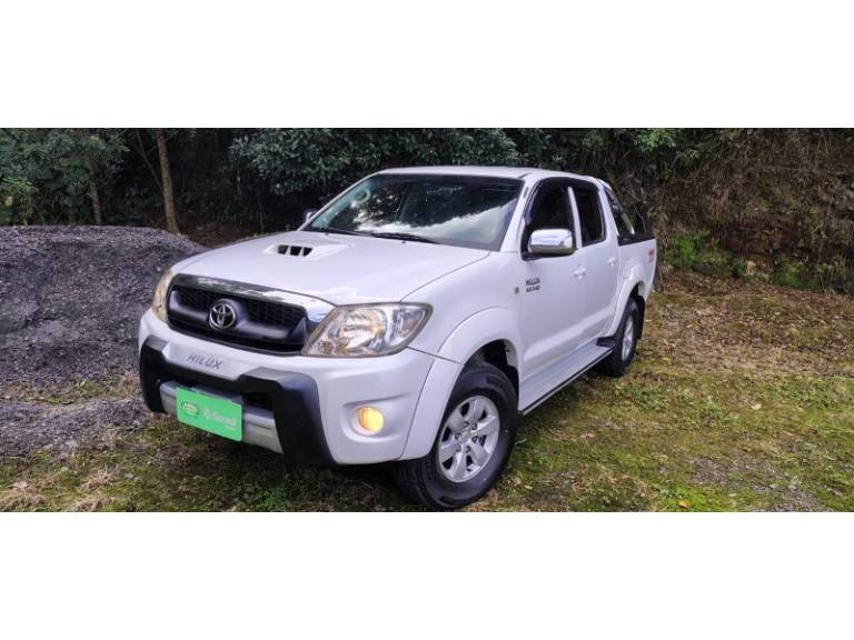 TOYOTA - HILUX - 2011/2011 - Branca - R$ 123.000,00