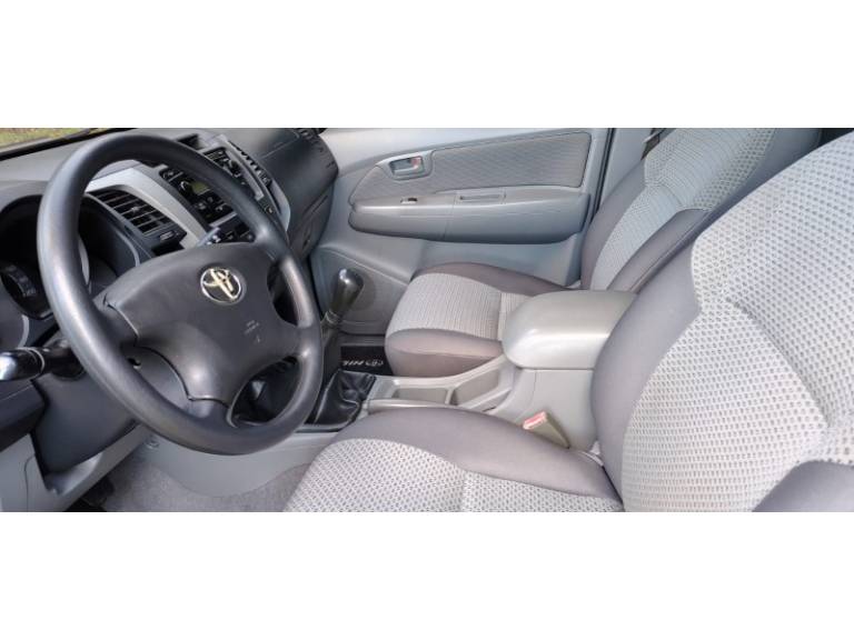 TOYOTA - HILUX - 2006/2006 - Preta - R$ 98.000,00