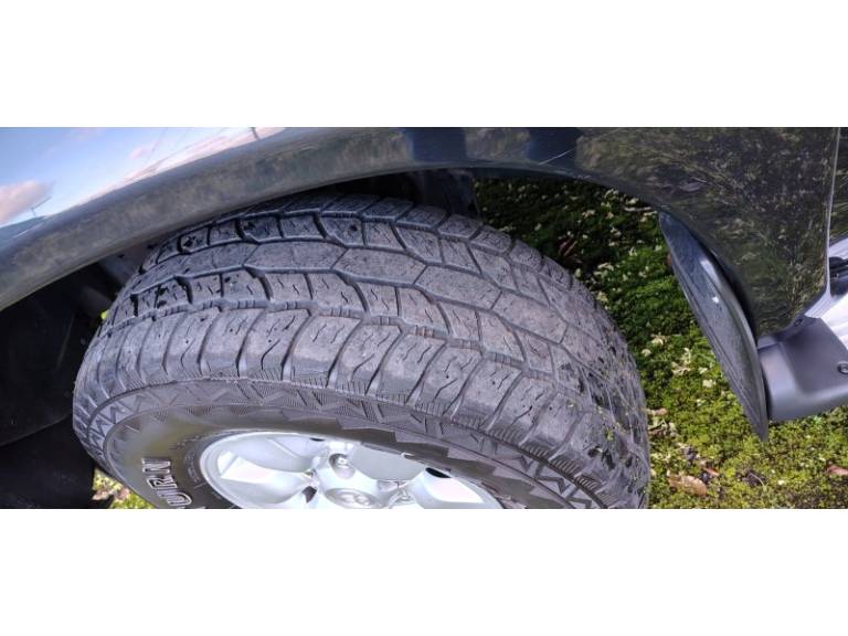 TOYOTA - HILUX - 2006/2006 - Preta - R$ 98.000,00