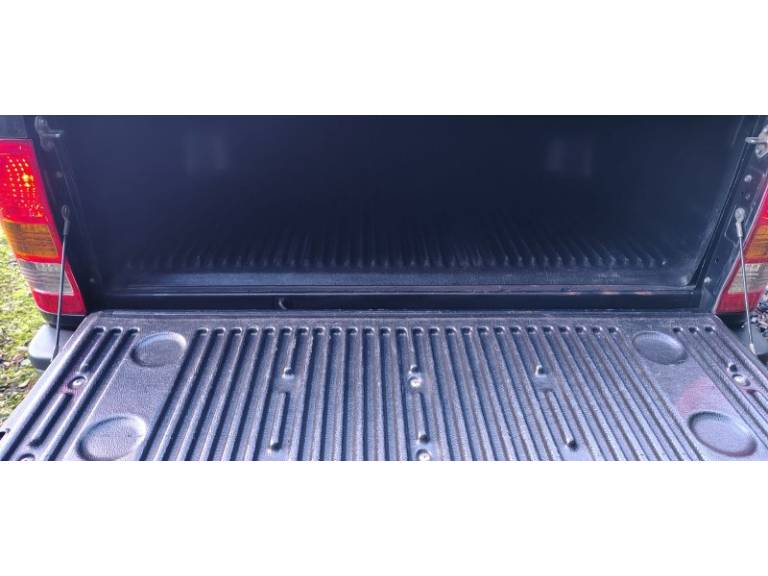 TOYOTA - HILUX - 2006/2006 - Preta - R$ 98.000,00
