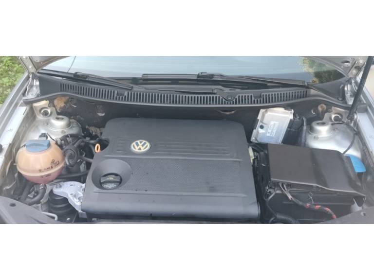 VOLKSWAGEN - POLO - 2002/2003 - Prata - R$ 23.800,00