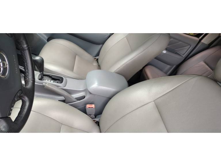 TOYOTA - HILUX - 2011/2011 - Branca - R$ 123.000,00