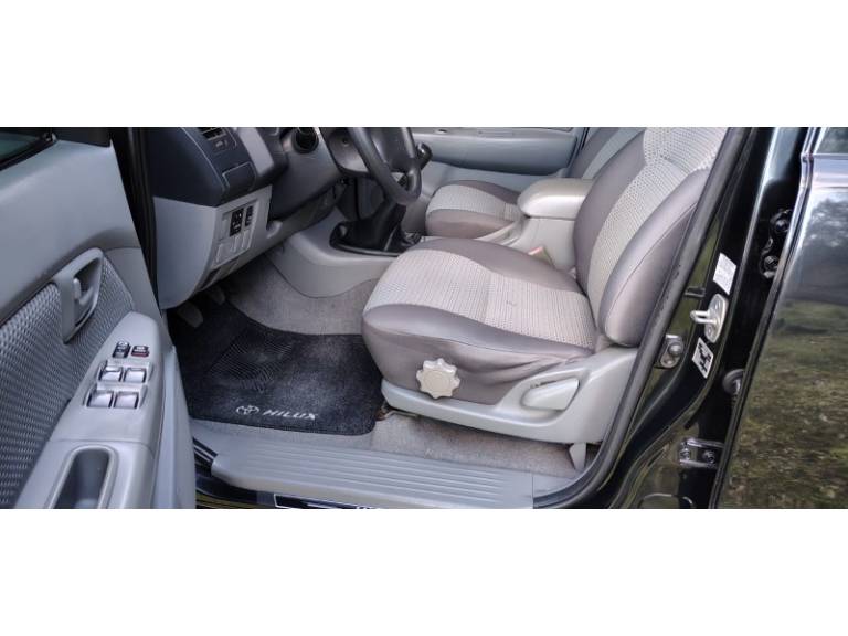TOYOTA - HILUX - 2006/2006 - Preta - R$ 98.000,00