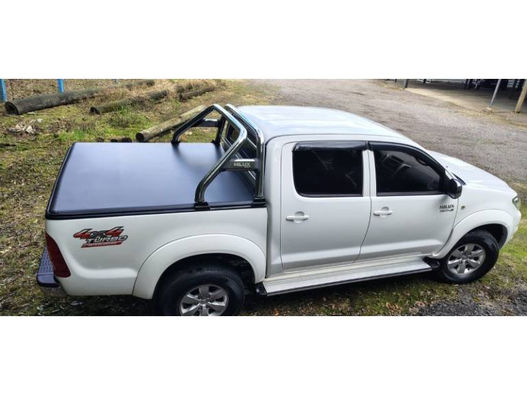 TOYOTA - HILUX - 2011/2011 - Branca - R$ 123.000,00
