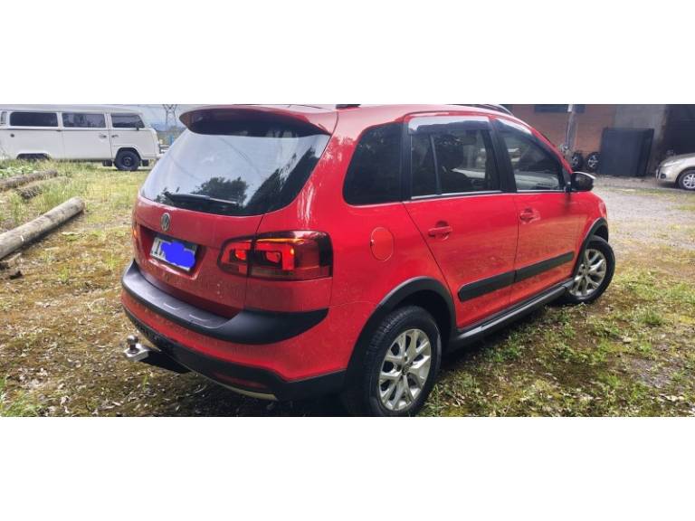 VOLKSWAGEN - SPACE CROSS - 2013/2014 - Vermelha - R$ 55.000,00