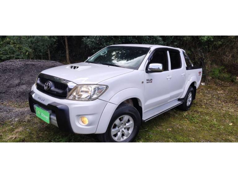 TOYOTA - HILUX - 2011/2011 - Branca - R$ 123.000,00