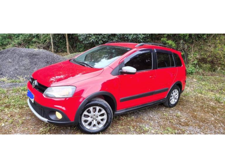VOLKSWAGEN - SPACE CROSS - 2013/2014 - Vermelha - R$ 55.000,00