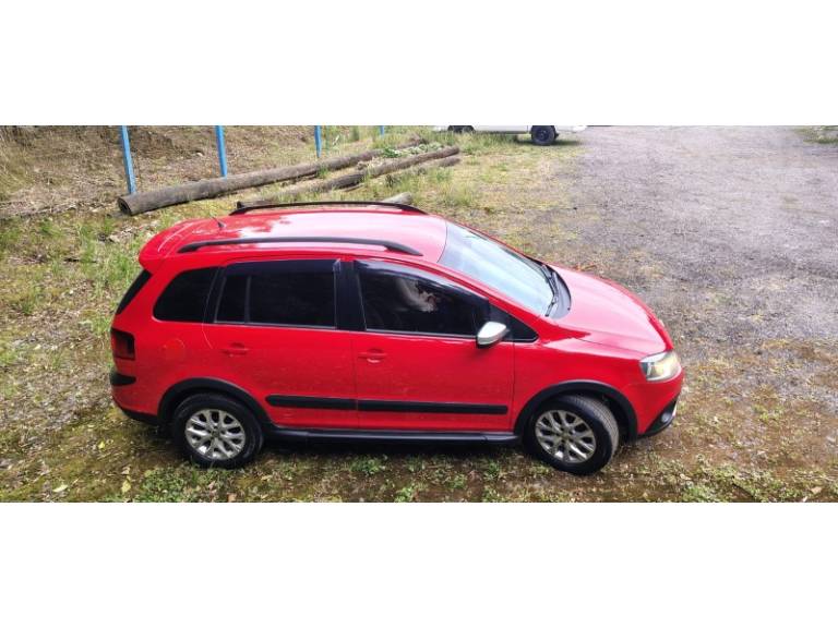 VOLKSWAGEN - SPACE CROSS - 2013/2014 - Vermelha - R$ 55.000,00