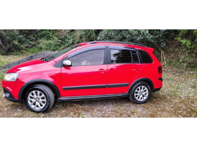 VOLKSWAGEN - SPACE CROSS - 2013/2014 - Vermelha - R$ 55.000,00