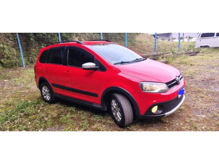 VOLKSWAGEN - SPACE CROSS - 2013/2014 - Vermelha - R$ 55.000,00