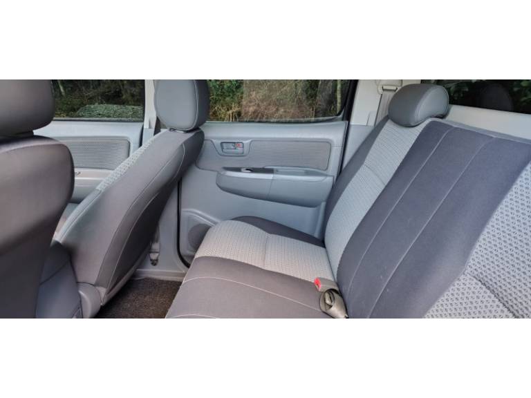 TOYOTA - HILUX - 2006/2006 - Preta - R$ 98.000,00
