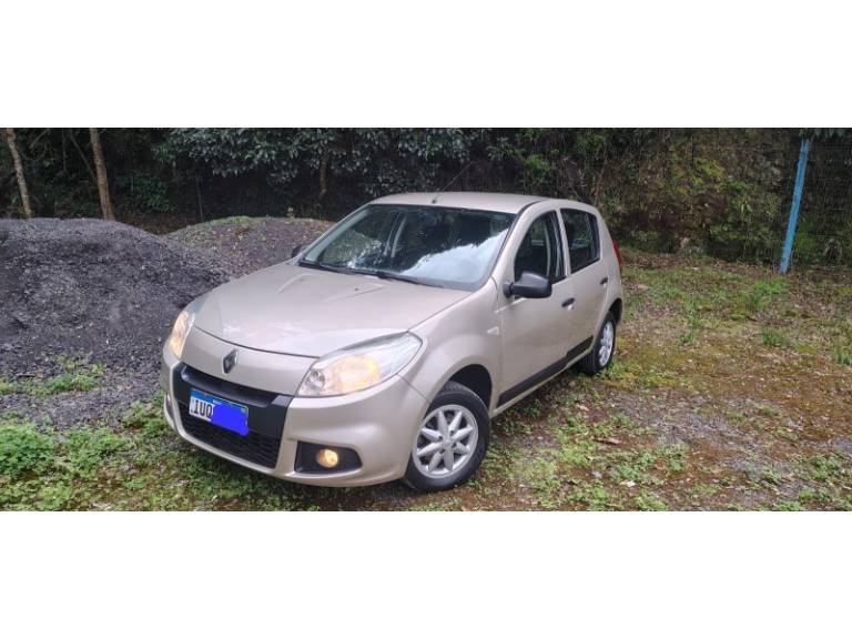RENAULT - SANDERO - 2013/2013 - Bege - R$ 31.000,00