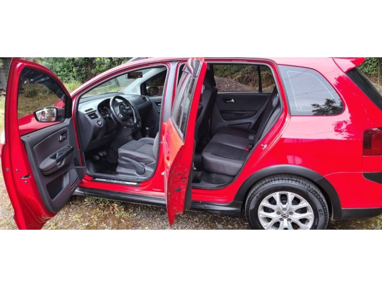 VOLKSWAGEN - SPACE CROSS - 2013/2014 - Vermelha - R$ 55.000,00